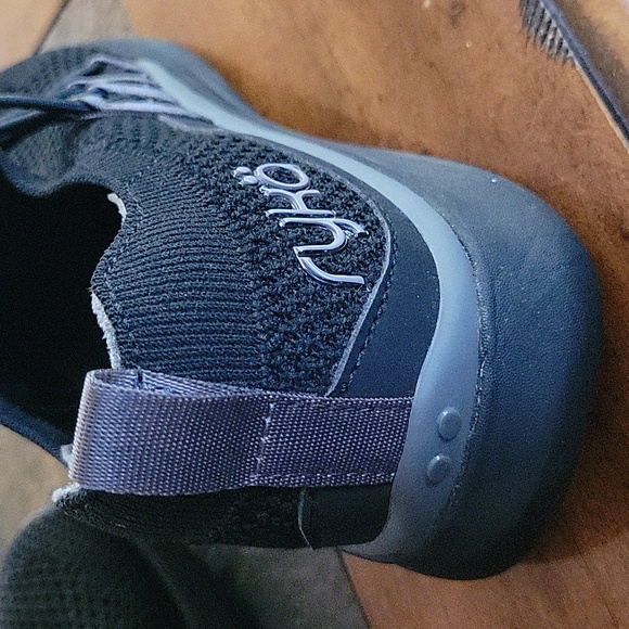 New Ryka size 6 solid black tennis shoe. - Picture 6 of 6